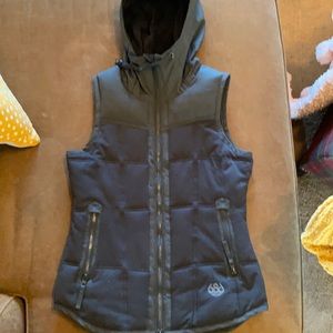 686 Women’s ski/snowboard Vest size Small.